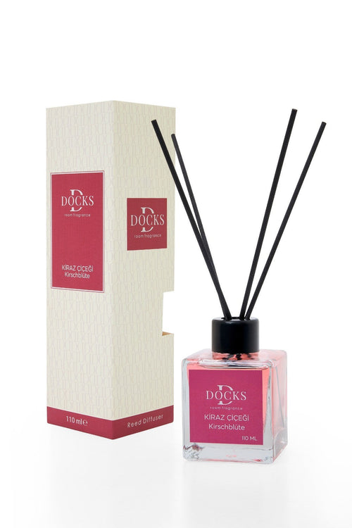DOCKS Raumduft Diffuser mit Stäbchen – Verschiedene Düfte zur Wahl, 110ml Kirchblüte – Geschenk Qualität | Geschenk Set